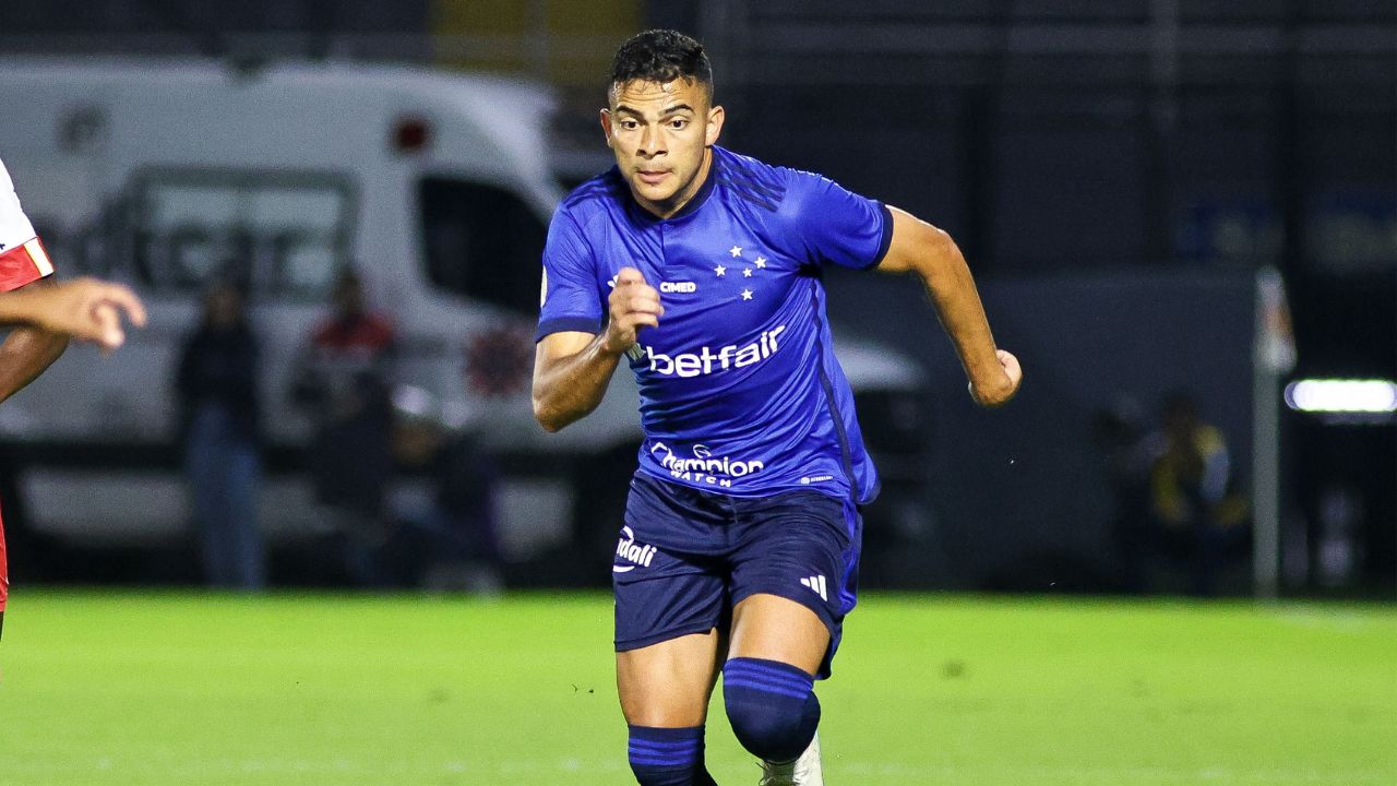 Bruno Rodrigues exalta dedicação do Cruzeiro: Corro por eles