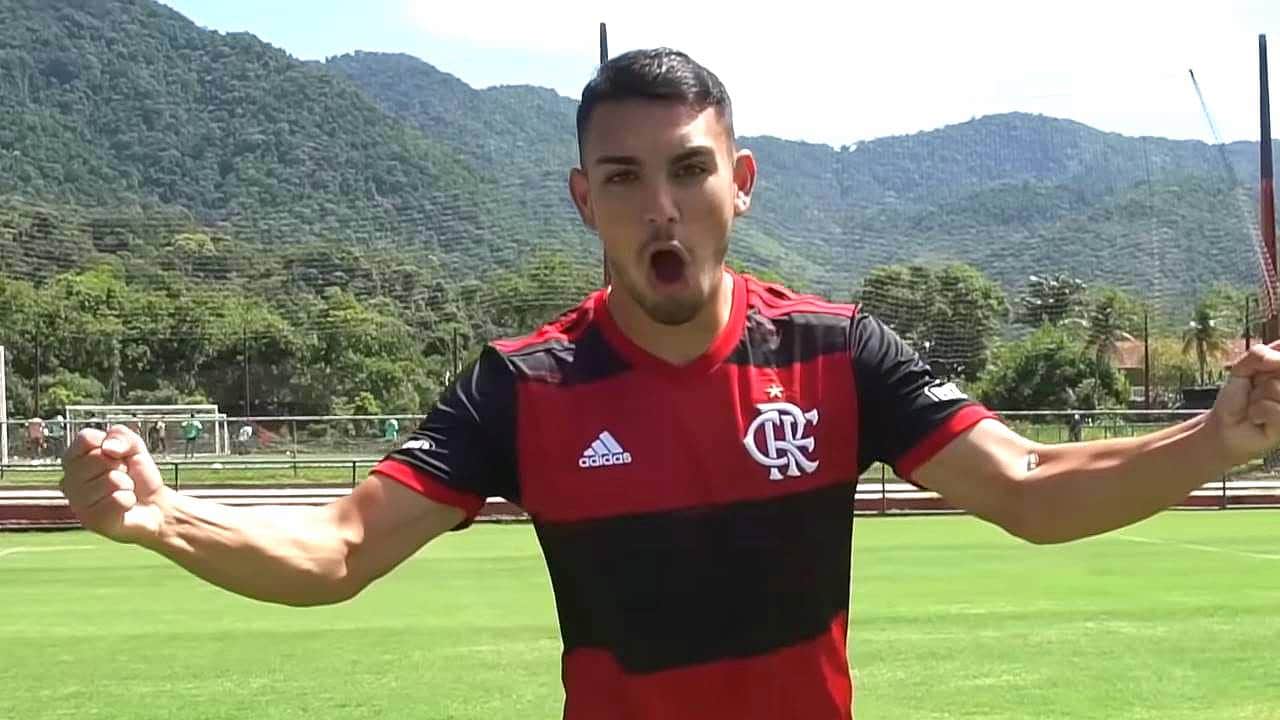 Volante Fabrizio Peralta tem acerto com o Cruzeiro
