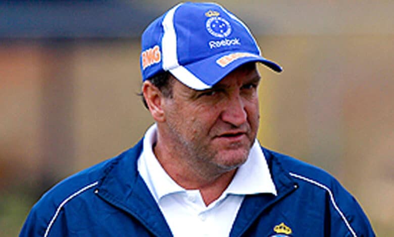 Cuca, ex-técnico do Cruzeiro